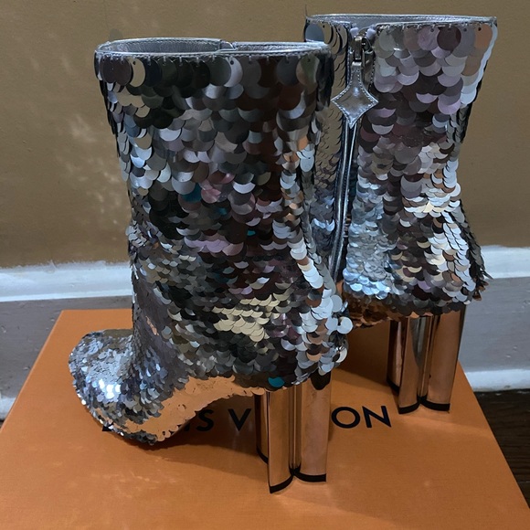 Louis Vuitton Sequence Boots - Picture 4 of 4